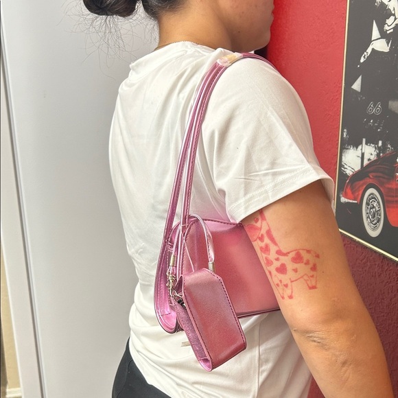 Glamorous Pink Shoulder Bag - Picture 5 of 9